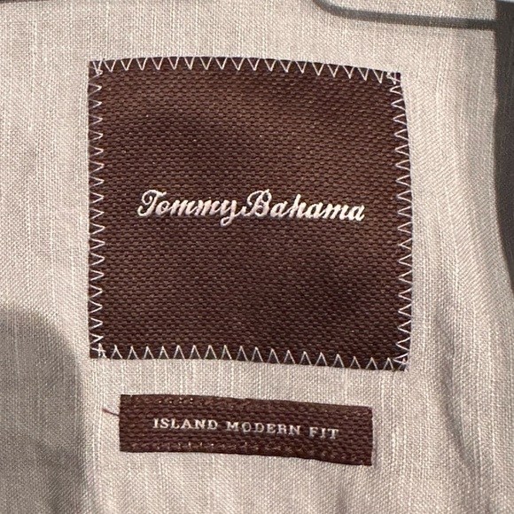 Tommy Bahama Men’s Short Sleeve Hawaiian style shirt Size small - Picture 3 of 4